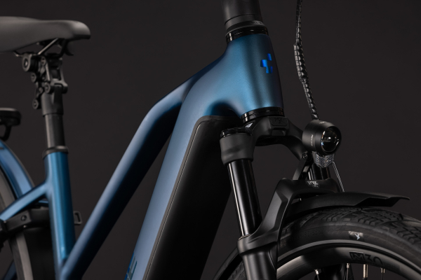 Cube Kathmandu Hybrid SLX 800 nebula´n´prizm 28" 2027 Elektromos Onroad Trekking Trapeze Kerékpár - sötétkék