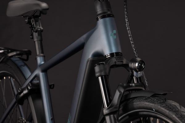 Cube Kathmandu Hybrid Deluxe SLX 800 mineralblue´n´blue 28" 2027 Elektromos Onroad Trekking Kerékpár - sötétkék