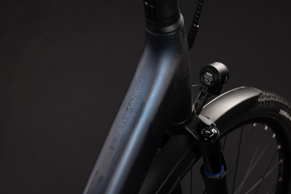 Cube Kathmandu Hybrid C:62 Pro 400X liquidsteel´n´prizm 28" 2027 Elektromos Onroad Trekking Easy Entry Kerékpár - sötétkék