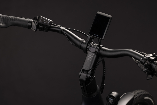 Cube Kathmandu Hybrid C:62 Pro 400X liquidsteel´n´prizm 28" 2027 Elektromos Onroad Trekking Easy Entry Kerékpár - sötétkék