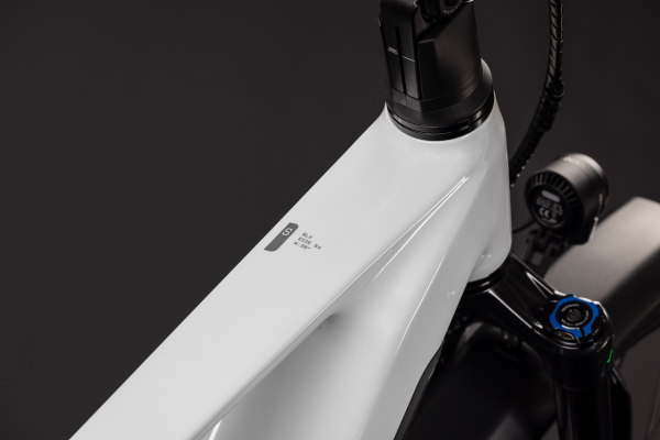 Cube Kathmandu Hybrid ONE11 HPC SLX 800 metallicwhite´n´prizm 28" 2027 Elektromos Offroad Cross Trekking Kerékpár - fehér
