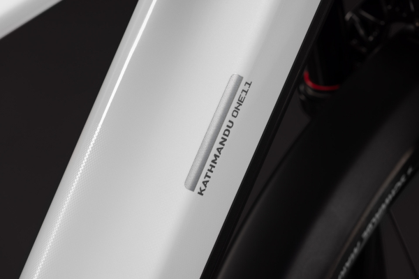 Cube Kathmandu Hybrid ONE11 HPC SLX 800 metallicwhite´n´prizm 28" 2027 Elektromos Offroad Cross Trekking Kerékpár - fehér