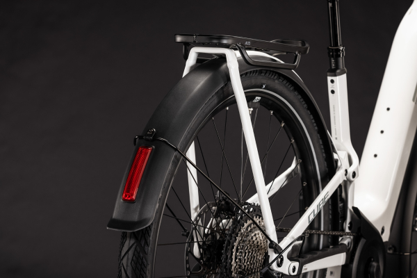 Cube Kathmandu Hybrid ONE11 HPC SLX 800 metallicwhite´n´prizm 28" 2027 Elektromos Offroad Cross Trekking Easy Entry Kerékpár - fehér