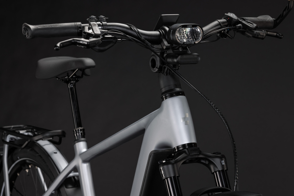 Cube Kathmandu Hybrid 45 800 slategrey´n´chrome 28" 2027 Elektromos Light Hardtail MTB Kerékpár - világosszürke