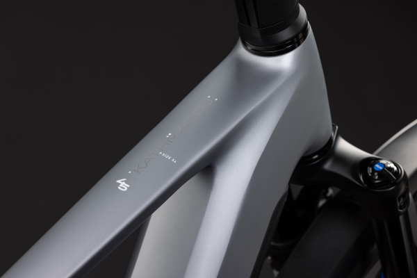 Cube Kathmandu Hybrid 45 800 slategrey´n´chrome 28" 2027 Elektromos Light Hardtail MTB Kerékpár - világosszürke