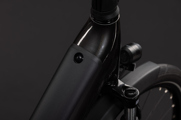 Cube Supreme Hybrid Comfort ONE 600 gunmetal´n´reflex 28" 2027 Elektromos Onroad Trekking Easy Entry Kerékpár - fekete
