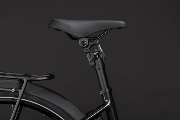 Cube Supreme Hybrid Comfort ONE 600 gunmetal´n´reflex 28" 2027 Elektromos Onroad Trekking Easy Entry Kerékpár - fekete