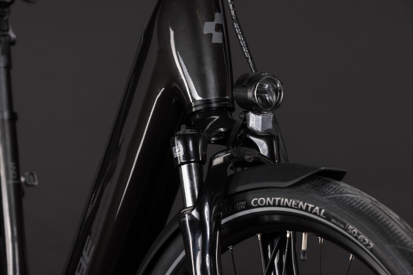 Cube Supreme Hybrid Comfort ONE 600 gunmetal´n´reflex 28" 2027 Elektromos Onroad Trekking Easy Entry Kerékpár - fekete