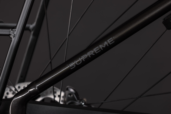 Cube Supreme Hybrid Comfort ONE 600 gunmetal´n´reflex 28" 2027 Elektromos Onroad Trekking Easy Entry Kerékpár - fekete
