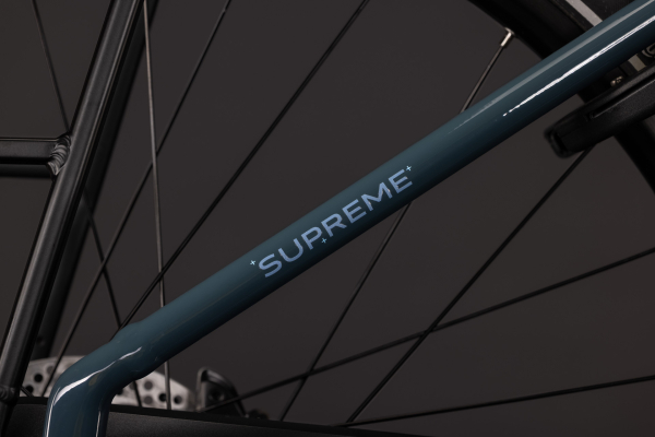 Cube Supreme Hybrid Comfort ONE 600 storm´n´reflex 28" 2027 Elektromos Onroad Trekking Easy Entry Kerékpár - sötétkék