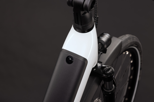 Cube Supreme RT Hybrid Comfort EX 600 metallicwhite´n´reflex 28" 2027 Elektromos Onroad Trekking Easy Entry Kerékpár - fehér