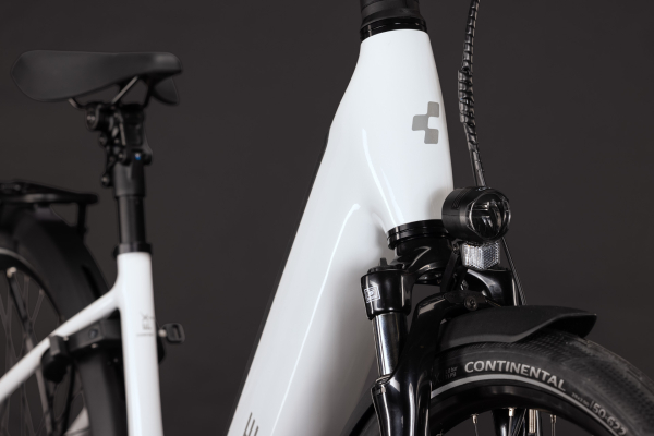 Cube Supreme RT Hybrid Comfort EX 600 metallicwhite´n´reflex 28" 2027 Elektromos Onroad Trekking Easy Entry Kerékpár - fehér