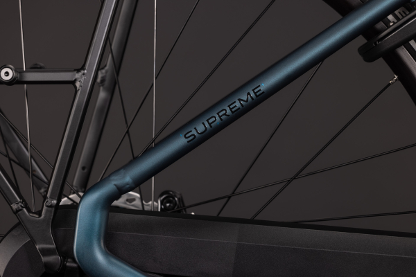 Cube Supreme RT Hybrid Comfort EX 600 royalgreen´n´black 28" 2027 Elektromos Onroad Trekking Easy Entry Kerékpár - sötétkék