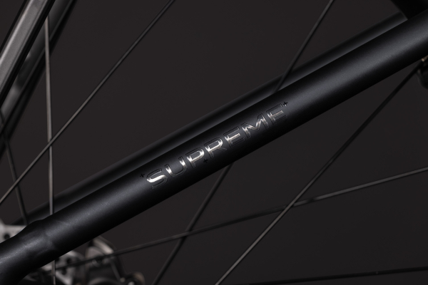 Cube Supreme Hybrid Comfort Pro 600 grey´n´chrome 28" 2027 Elektromos Onroad Trekking Easy Entry Kerékpár - sötétszürke