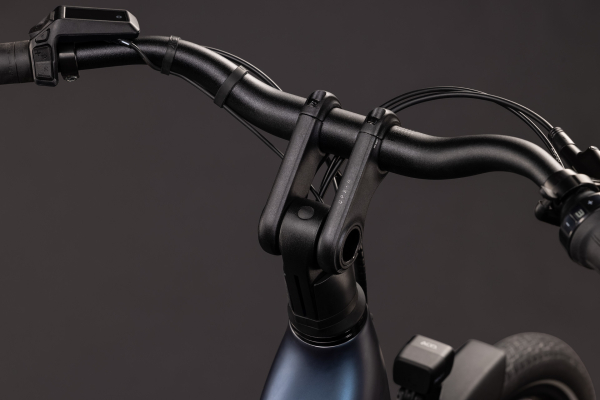 Cube Supreme Hybrid Deluxe ONE 600 navyblack´n´black 28" 2027 Elektromos Onroad Trekking Easy Entry Kerékpár - sötétkék