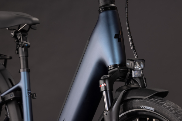 Cube Supreme Hybrid Deluxe ONE 600 navyblack´n´black 28" 2027 Elektromos Onroad Trekking Easy Entry Kerékpár - sötétkék