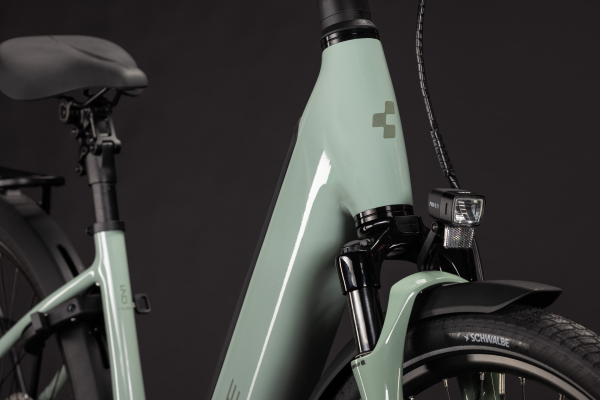 Cube Supreme Hybrid Deluxe ONE 600 aloegreen´n´reflex 28" 2027 Elektromos Onroad Trekking Easy Entry Kerékpár - világoszöld