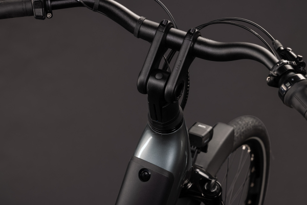 Cube Supreme RT Hybrid Deluxe EX 600 quicksilver´n´grey 28" 2027 Elektromos Onroad Trekking Easy Entry Kerékpár - ezüst