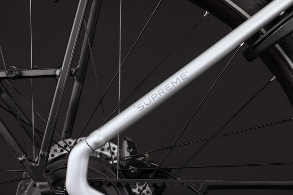 Cube Supreme Hybrid Deluxe Pro 600 silverstar´n´reflex 28" 2027 Elektromos Onroad Trekking Easy Entry Kerékpár - szürke