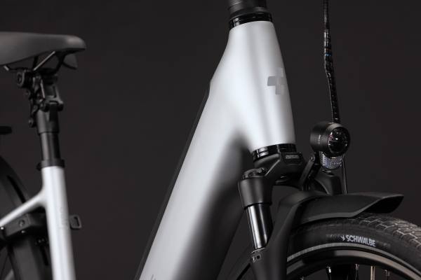 Cube Supreme Hybrid Deluxe Pro 600 silverstar´n´reflex 28" 2027 Elektromos Onroad Trekking Easy Entry Kerékpár - szürke