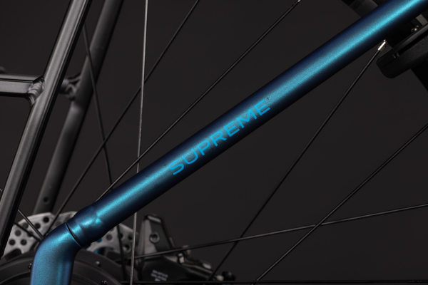 Cube Supreme Hybrid Deluxe Pro 600 nebula´n´blue 28" 2027 Elektromos Onroad Trekking Easy Entry Kerékpár - sötétkék