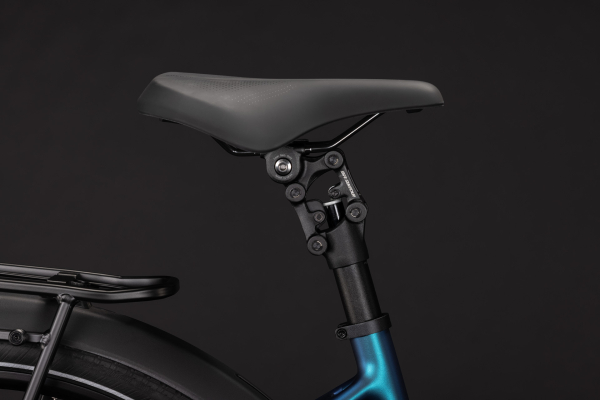 Cube Supreme Hybrid Deluxe Pro 600 nebula´n´blue 28" 2027 Elektromos Onroad Trekking Easy Entry Kerékpár - sötétkék