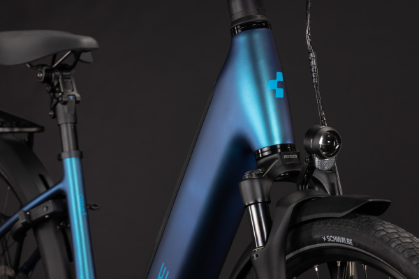 Cube Supreme Hybrid Deluxe Pro 600 nebula´n´blue 28" 2027 Elektromos Onroad Trekking Easy Entry Kerékpár - sötétkék
