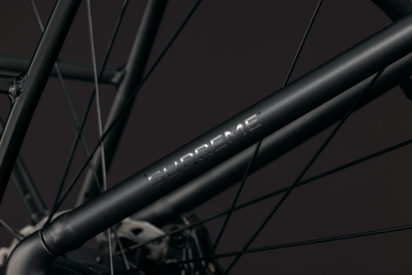 Cube Supreme Hybrid Deluxe SLT 600 slabgrey´n´chrome 28" 2027 Elektromos Onroad Trekking Easy Entry Kerékpár - szürke