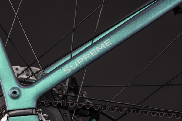 Cube Supreme Hybrid C:62 Deluxe SLX 600 polarlight´n´grey 28" 2027 Elektromos Onroad Trekking Easy Entry Kerékpár - lila