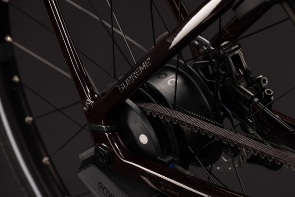 Cube Supreme Hybrid C:62 Deluxe SLT 600 liquidred´n´chrome 28" 2027 Elektromos Onroad Trekking Easy Entry Kerékpár - bordó