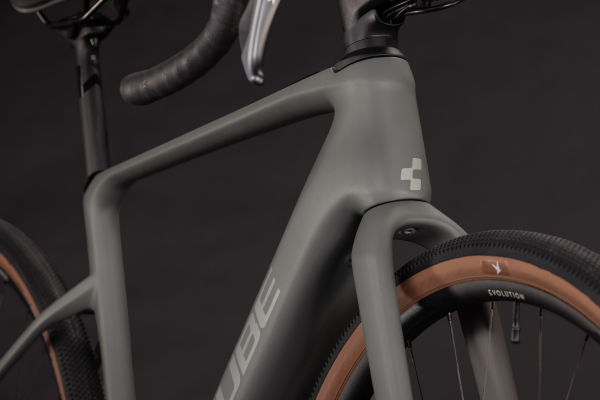 Cube Nuroad Hybrid C:62 Race 400X oldgrey´n´grey 28" 2027 Elektromos Gravel Kerékpár - szürke