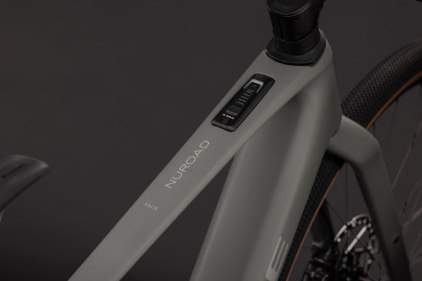 Cube Nuroad Hybrid C:62 Race 400X oldgrey´n´grey 28" 2027 Elektromos Gravel Kerékpár - szürke
