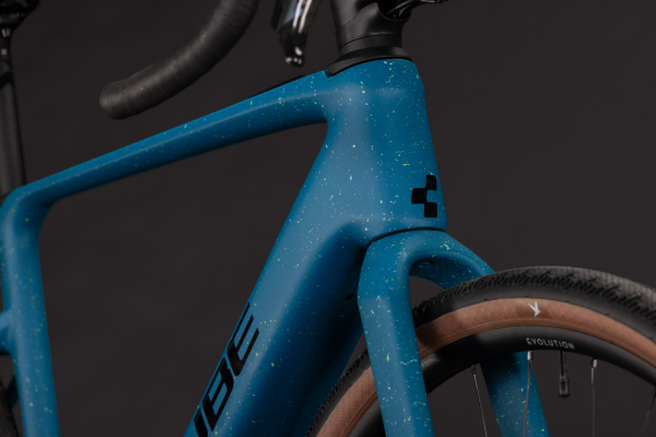 Cube Nuroad Hybrid C:62 EXC 400X tropicalteal´n´black 28" 2027 Elektromos Gravel Kerékpár - kék
