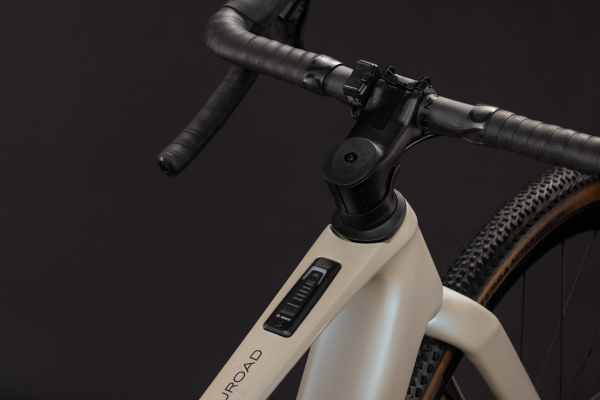 Cube Nuroad Hybrid C:62 SLX 400X glintsand´n´black 28" 2027 Elektromos Gravel Kerékpár - világosszürke