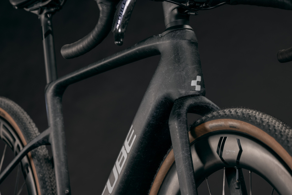 Cube Nuroad Hybrid C:62 SLT 400X onyxfibre´n´blue 28" 2027 Elektromos Gravel Kerékpár - fekete