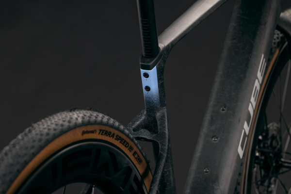 Cube Nuroad Hybrid C:62 SLT 400X onyxfibre´n´blue 28" 2027 Elektromos Gravel Kerékpár - fekete