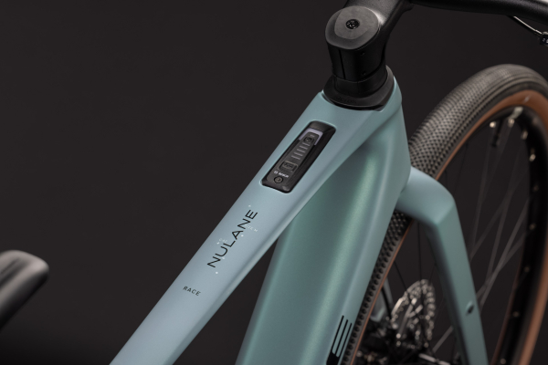 Cube Nulane Hybrid C:62 Race 400X seagrey´n´black 28" 2027 Elektromos Gravel Kerékpár - szürke