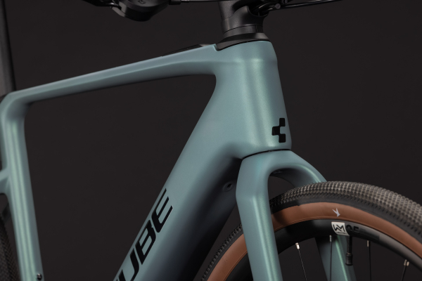 Cube Nulane Hybrid C:62 Race 400X seagrey´n´black 28" 2027 Elektromos Gravel Kerékpár - szürke