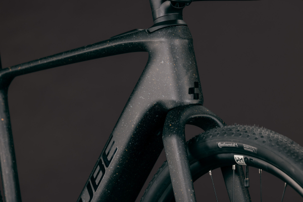 Cube Nulane Hybrid C:62 SLX 400X mineralblack´n´orange 28" 2027 Elektromos Gravel Kerékpár - fekete