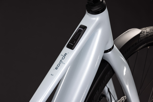 Cube Editor Hybrid SLT 400X FE glacier´n´prizm 28" 2027 Elektromos Light Hardtail MTB Trapeze Kerékpár - fehér
