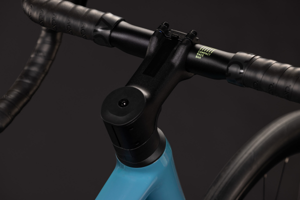 Cube Attain Pro surfblue´n´black 28" 2027 Országúti Kerékpár - kék