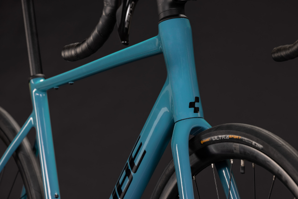 Cube Attain Pro surfblue´n´black 28" 2027 Országúti Kerékpár - kék