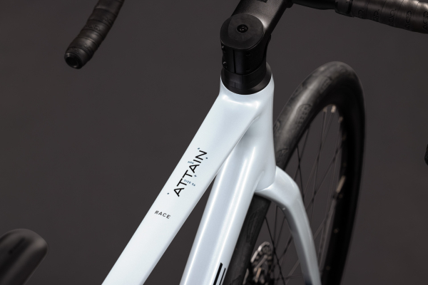 Cube Attain Race glacier´n´black 28" 2027 Országúti Kerékpár - fehér