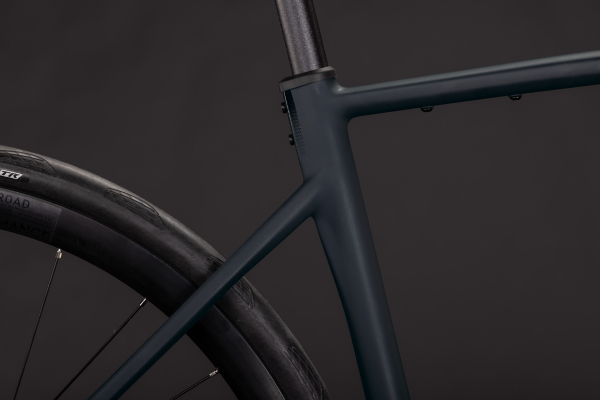 Cube Attain SLX black´n´chrome 28" 2027 Országúti Kerékpár - fekete