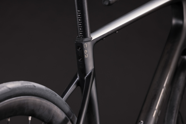 Cube Attain C:62 Race carbon´n´coalchrome 28" 2027 Országúti Kerékpár - carbon