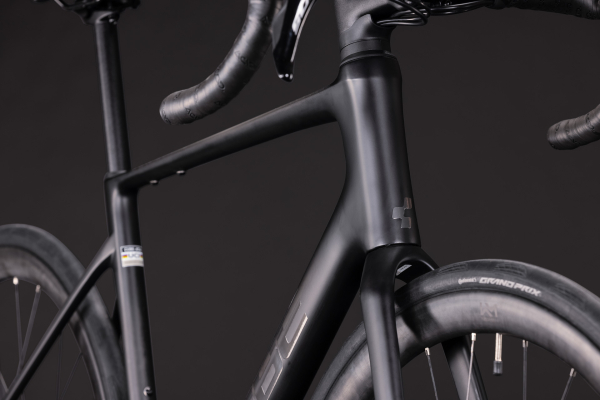 Cube Attain C:62 Race carbon´n´coalchrome 28" 2027 Országúti Kerékpár - carbon