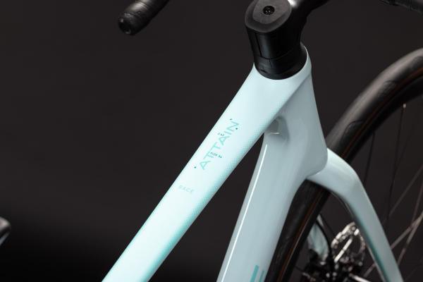 Cube Attain C:62 Race frostymint´n´mint 28" 2027 Országúti Kerékpár - világoszöld