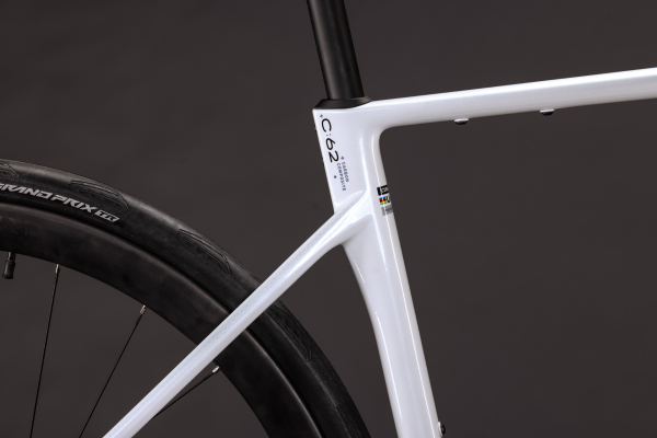 Cube Attain C:62 SLX metallicwhite´n´black 28" 2027 Országúti Kerékpár - fehér