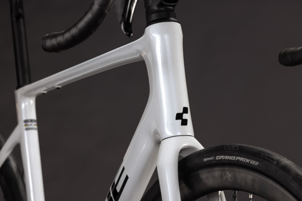 Cube Attain C:62 SLX metallicwhite´n´black 28" 2027 Országúti Kerékpár - fehér