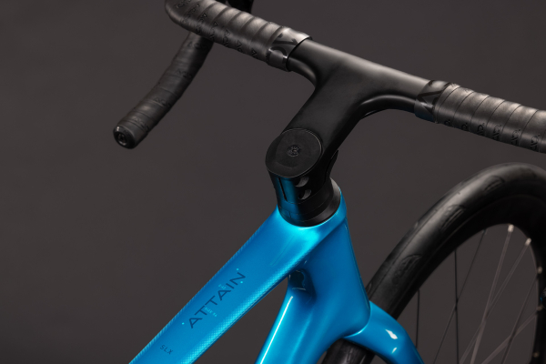 Cube Attain C:62 SLX bali´n´blue 28" 2027 Országúti Kerékpár - kék